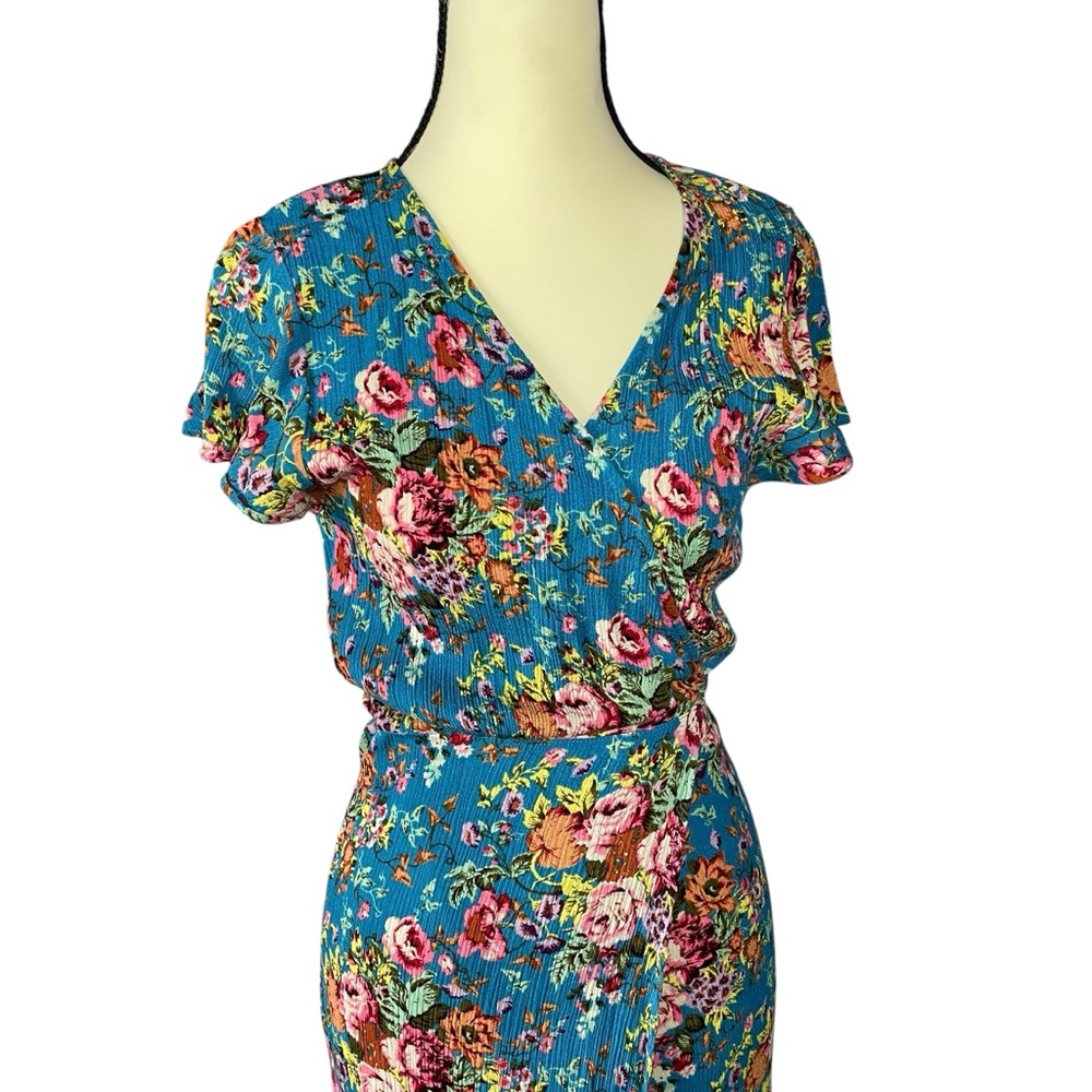 Auguste Wrap Dress Sz 6 Blue Floral Maxi Ruffled Flutter Sleeve
Hi-Lo Hem - Picture 7 of 9